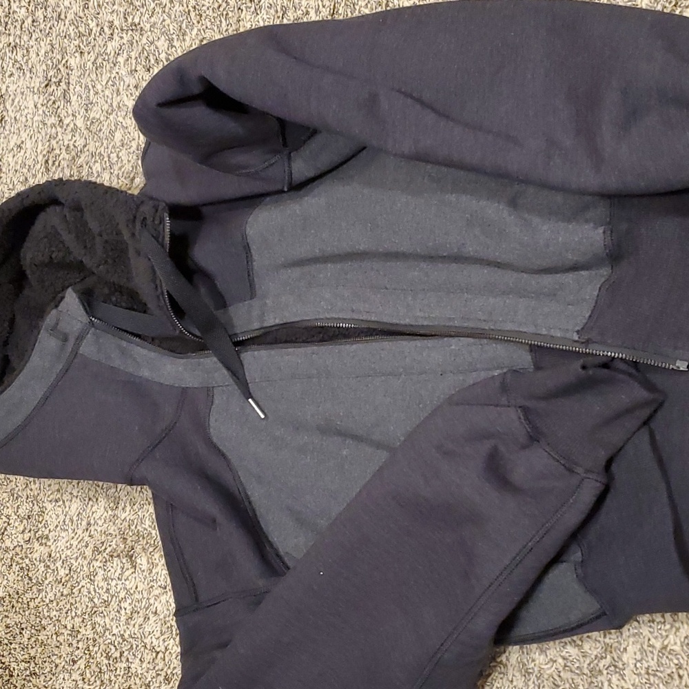 Lululemon cropped teddy jacket size medium